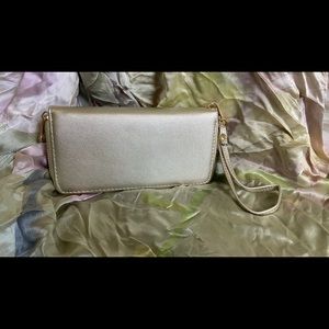 Single zip wallet